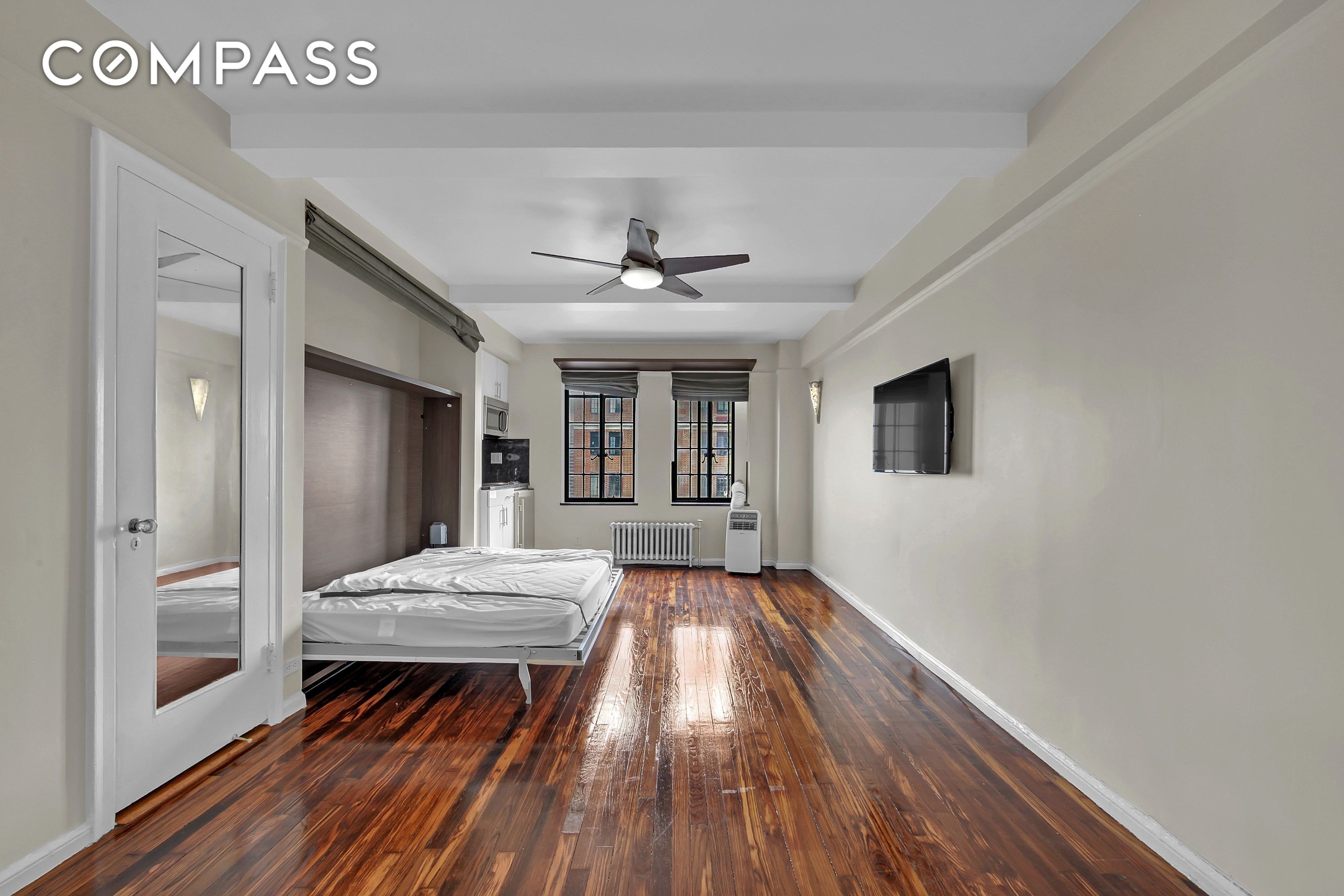 #1 photo, 45 Tudor City Place, मैनहटन Midtown East , NY 10017