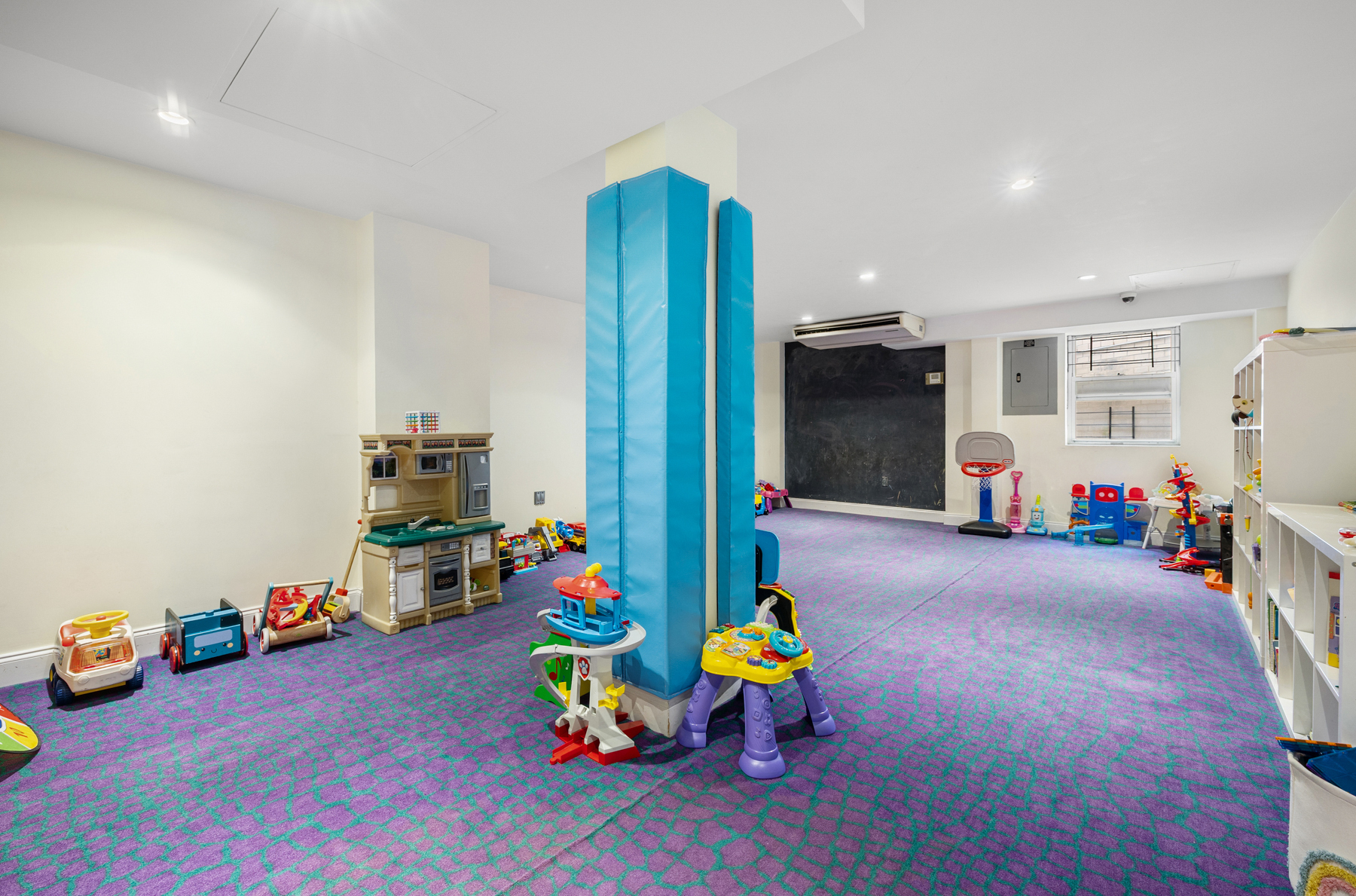 #11 photo, 215 E 80th Street, Yorkville , NY 10075