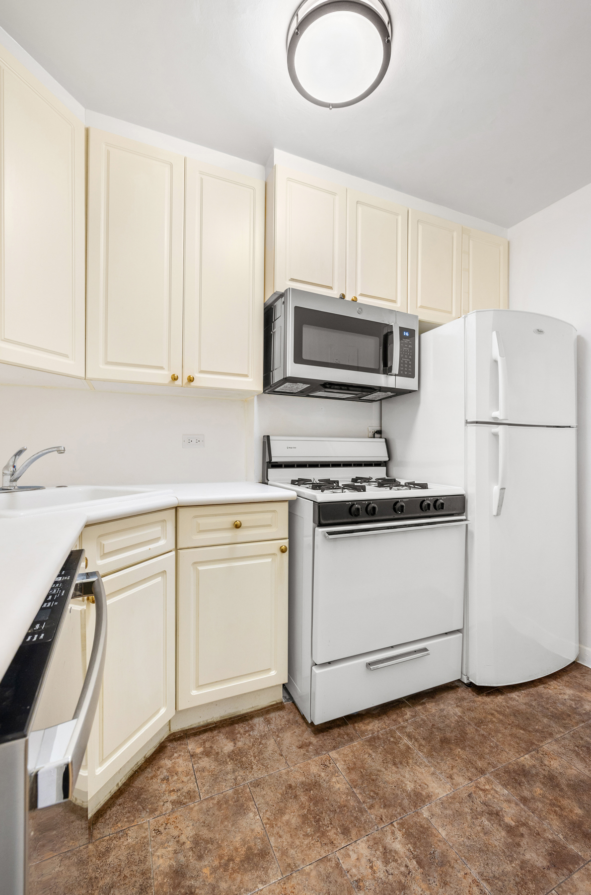 #3 photo, 215 E 80th Street, Yorkville , NY 10075