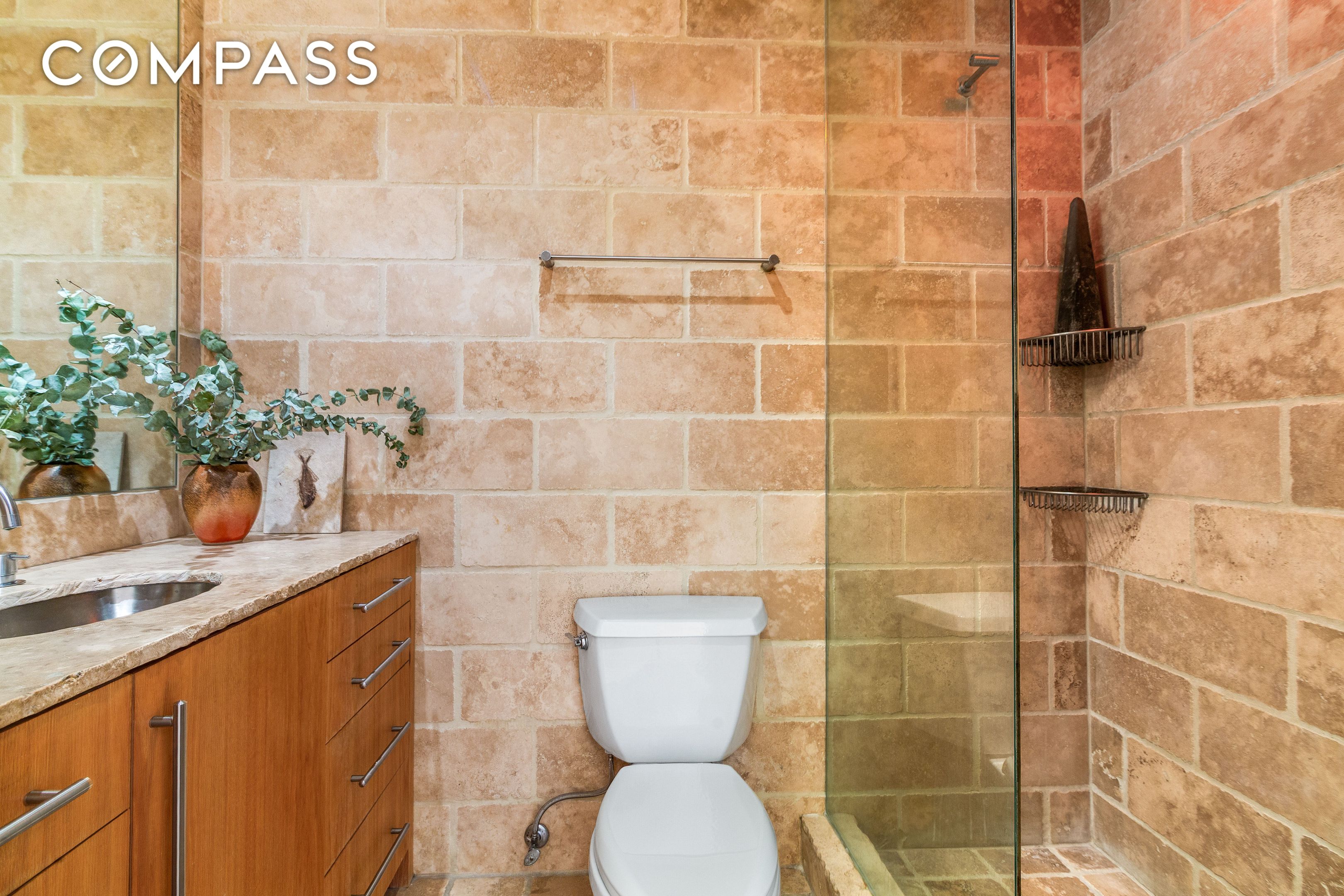 #12 photo, 529 W 42nd Street, マンハッタン Hell's Kitchen , NY 10036