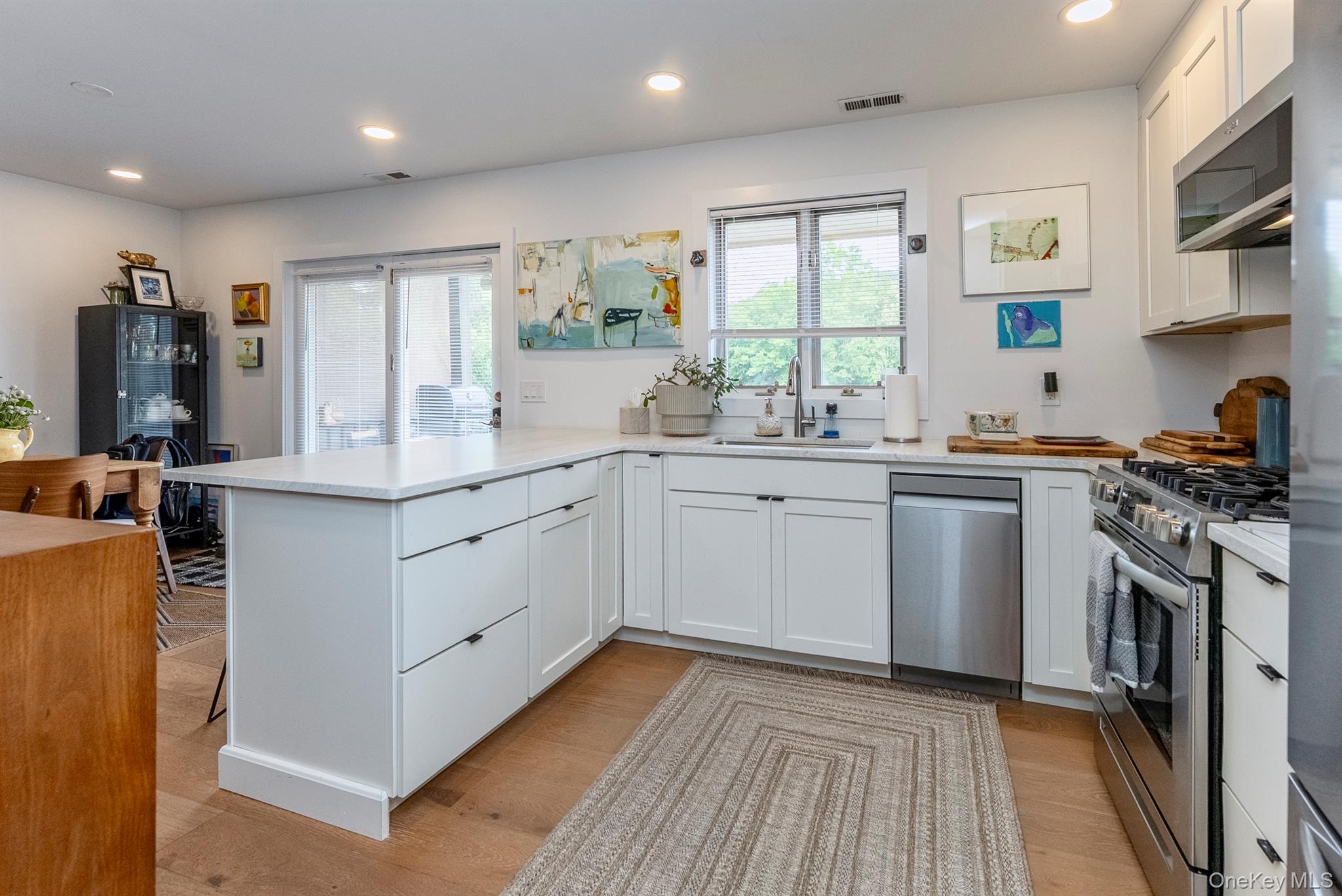 #12 photo, 64 Broadway, Kingston , NY 12401