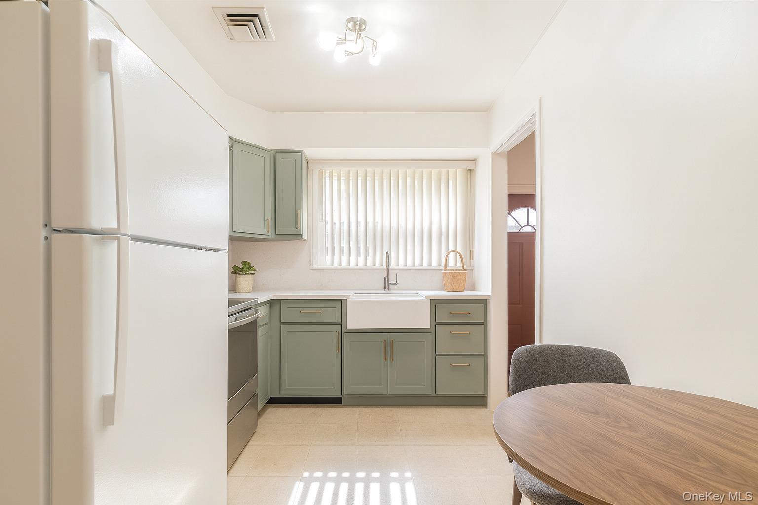 #13 photo, 56-48 E. Hampton Boulevard, Oakland Gardens , NY 11364