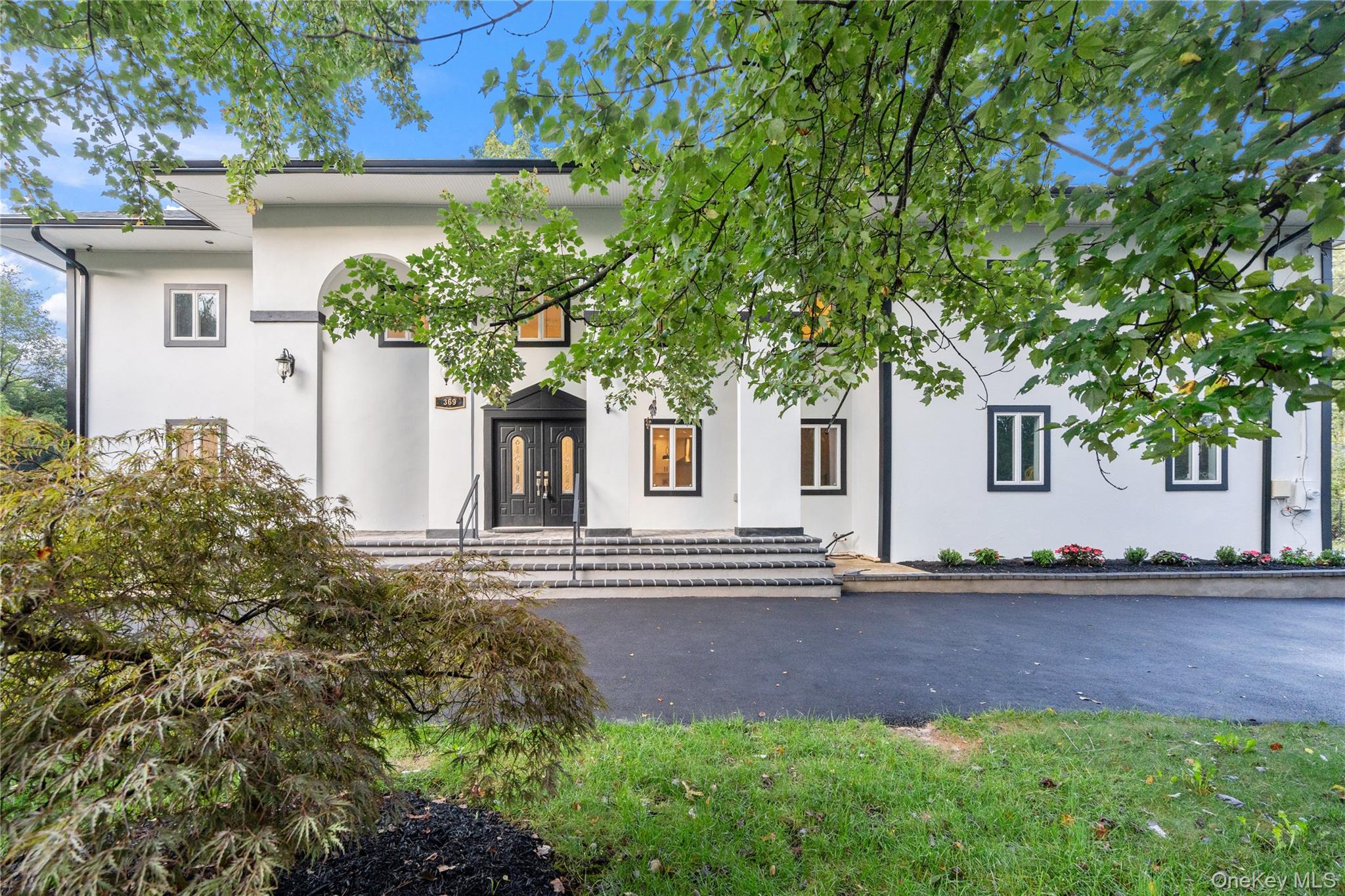 #1 photo, 369 Vanderbilt Parkway, Dix Hills , NY 11746