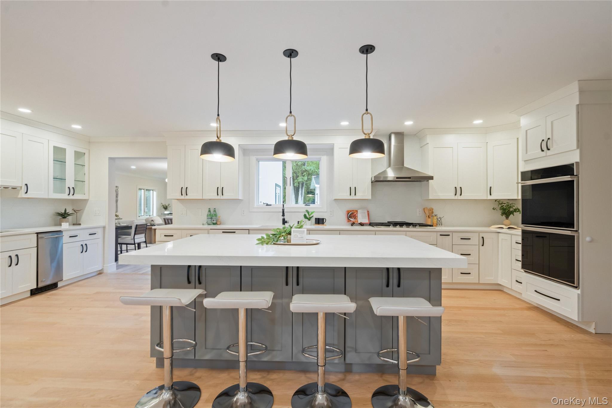 #11 photo, 369 Vanderbilt Parkway, Dix Hills , NY 11746