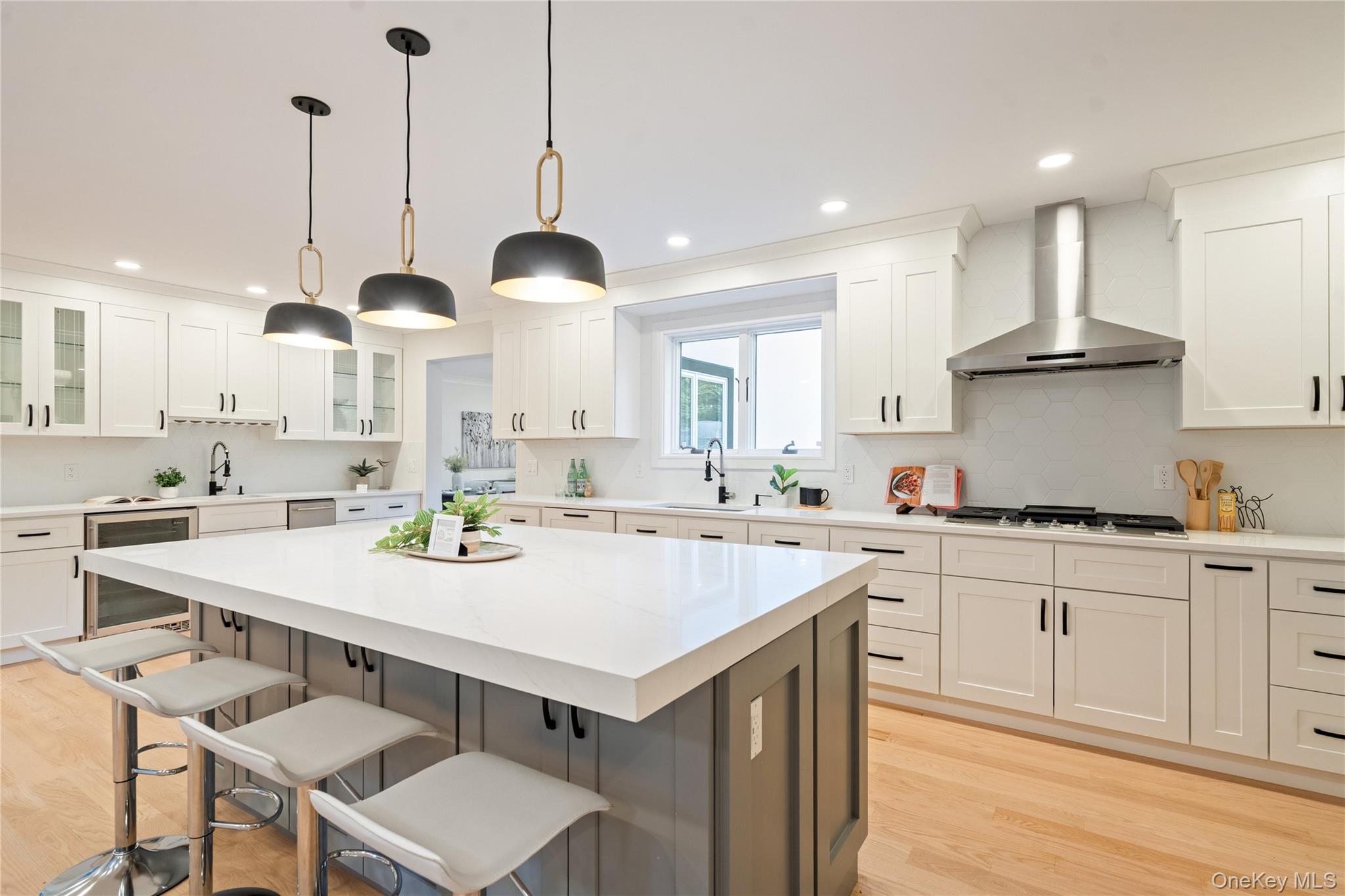 #12 photo, 369 Vanderbilt Parkway, Dix Hills , NY 11746