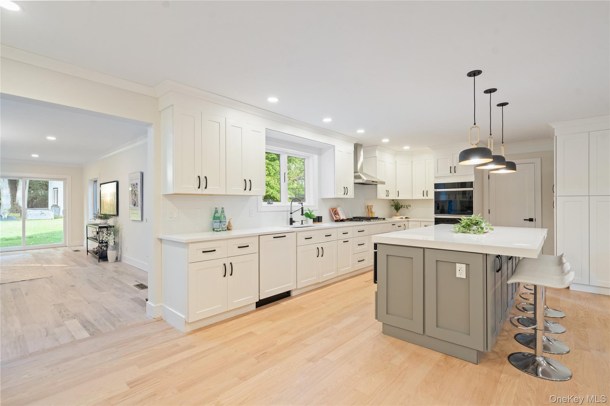 #13 photo, 369 Vanderbilt Parkway, Dix Hills , NY 11746