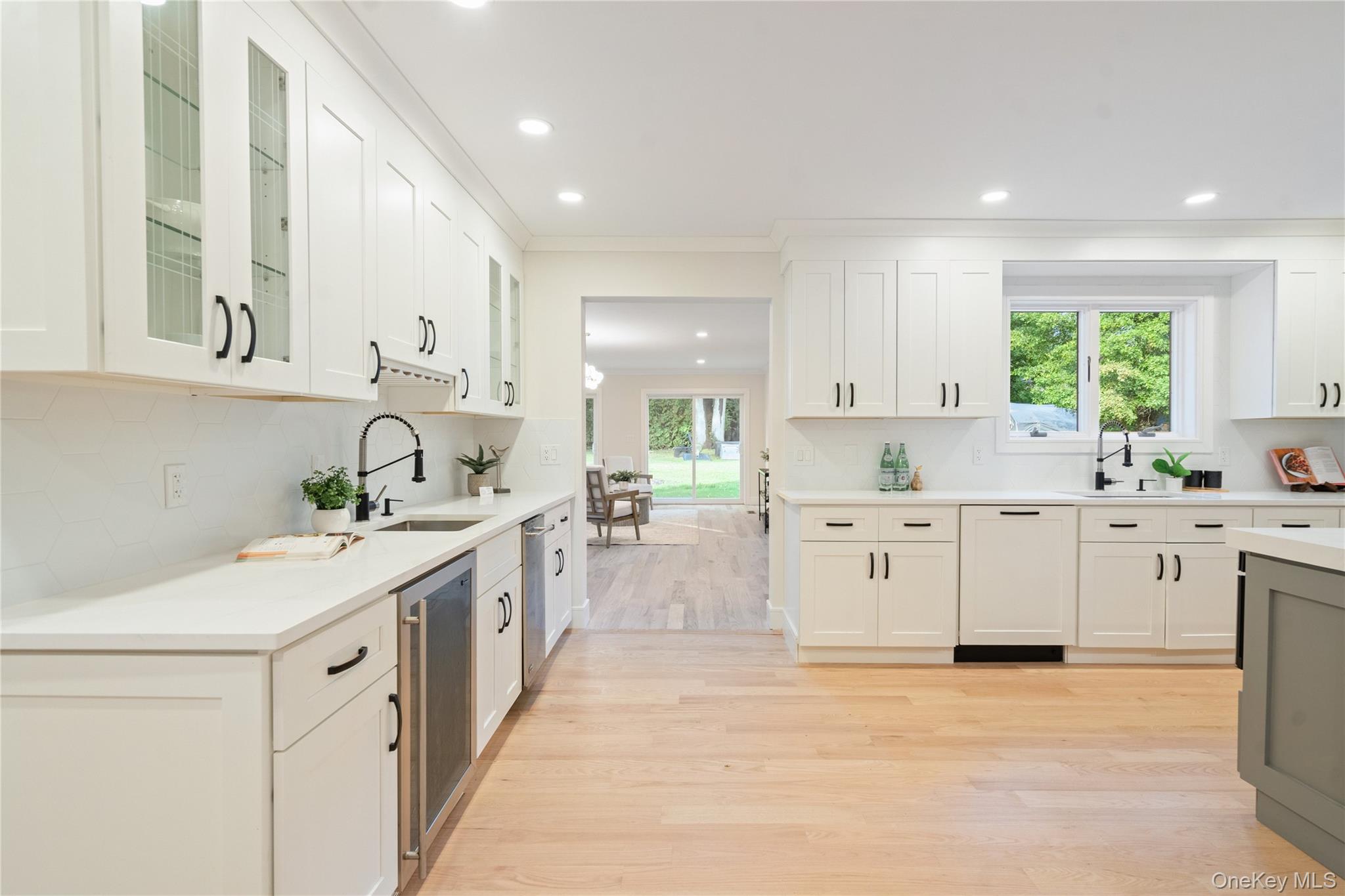 #14 photo, 369 Vanderbilt Parkway, Dix Hills , NY 11746