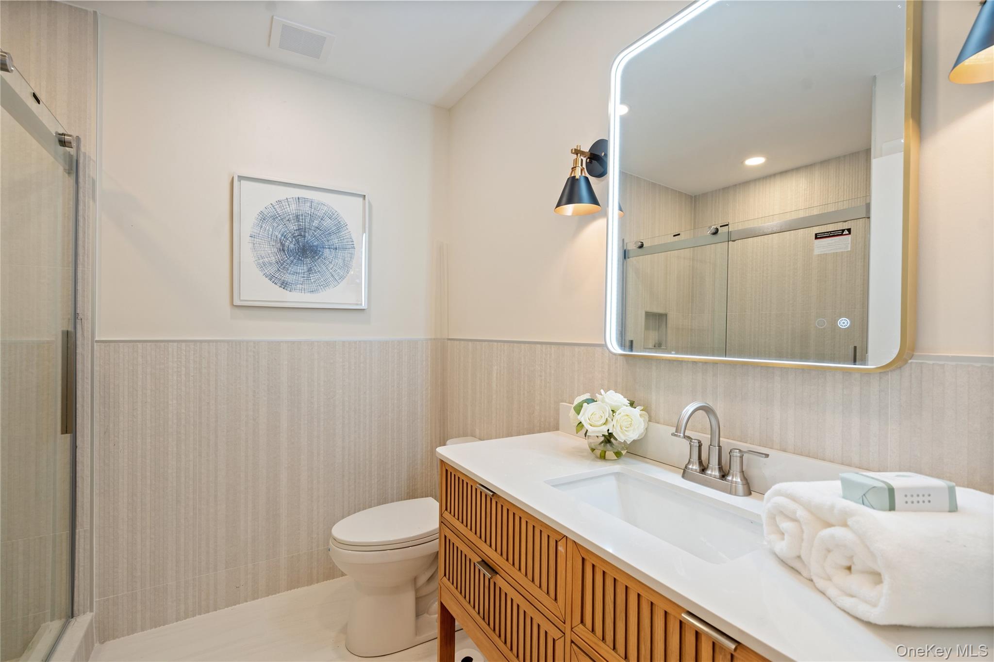 #16 photo, 369 Vanderbilt Parkway, Dix Hills , NY 11746