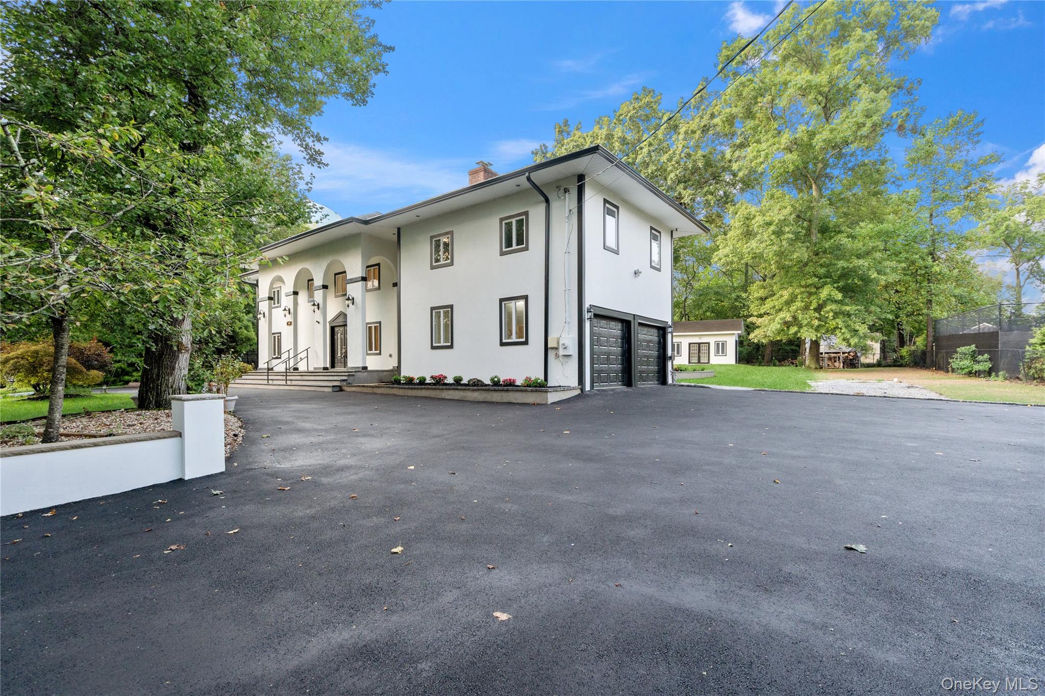 #2 photo, 369 Vanderbilt Parkway, Dix Hills , NY 11746