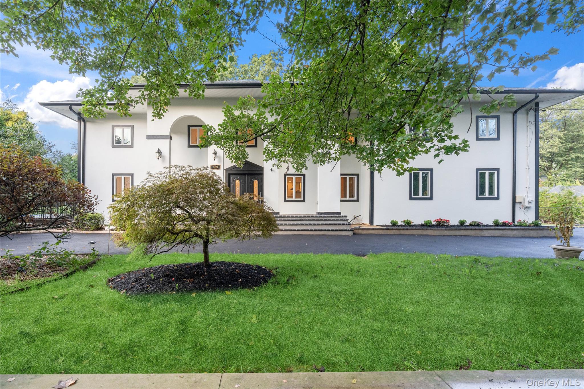 #4 photo, 369 Vanderbilt Parkway, Dix Hills , NY 11746