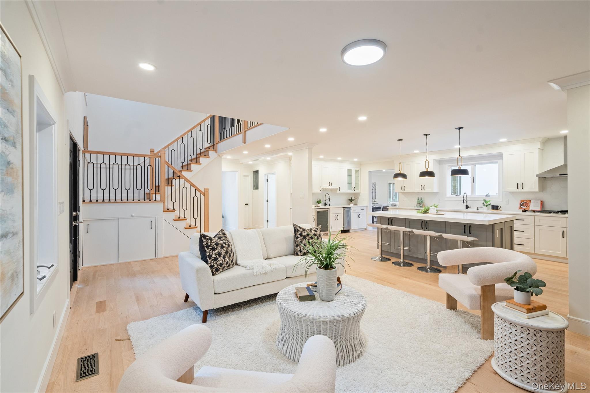 #5 photo, 369 Vanderbilt Parkway, Dix Hills , NY 11746