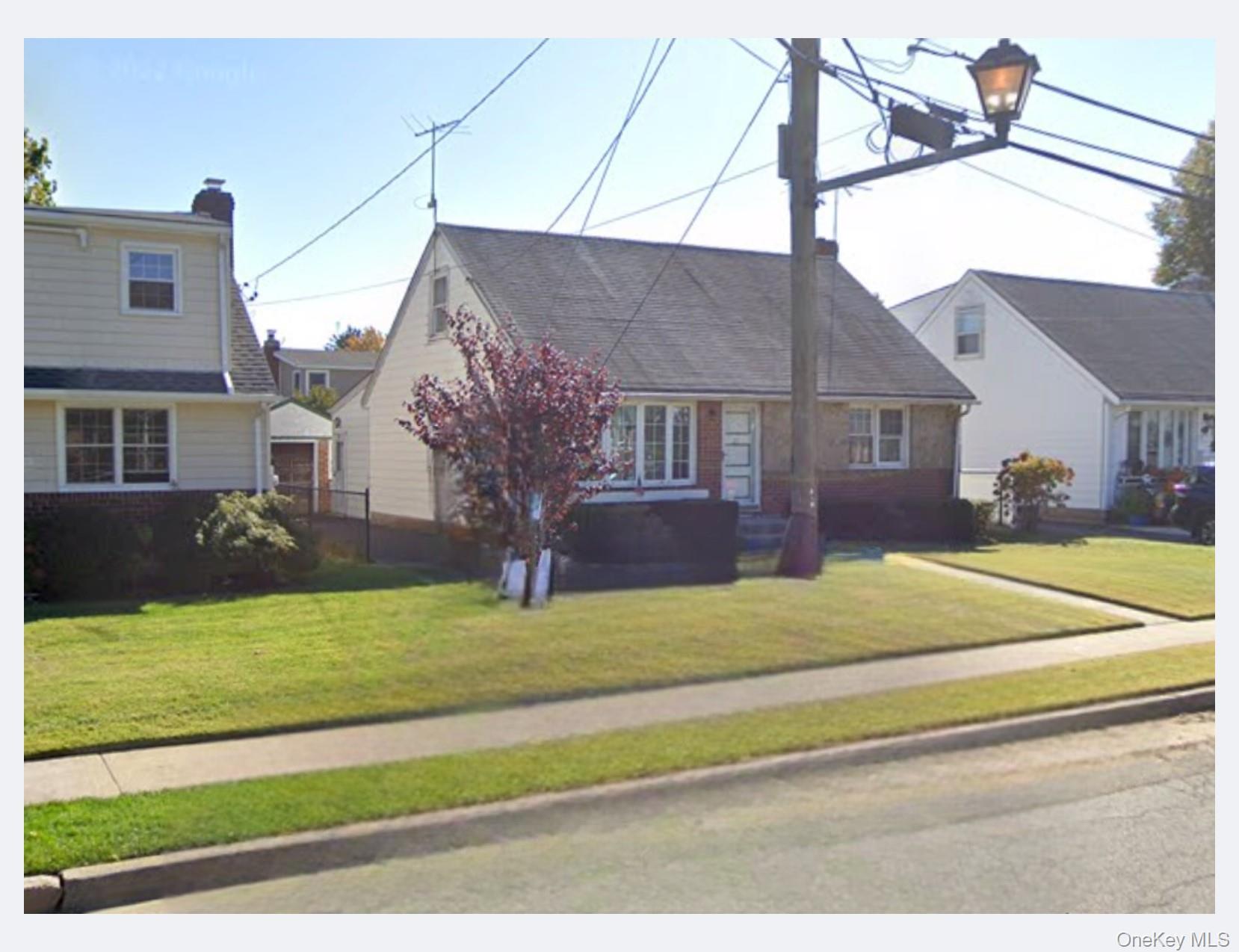 #1 photo, 23 Park Circle, नासाउ काउंटी Mineola , NY 11501