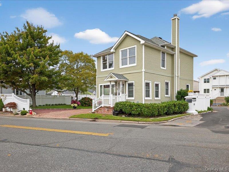 #1 photo, 409 Bayville Avenue, מחוז נסאו Bayville , NY 11709