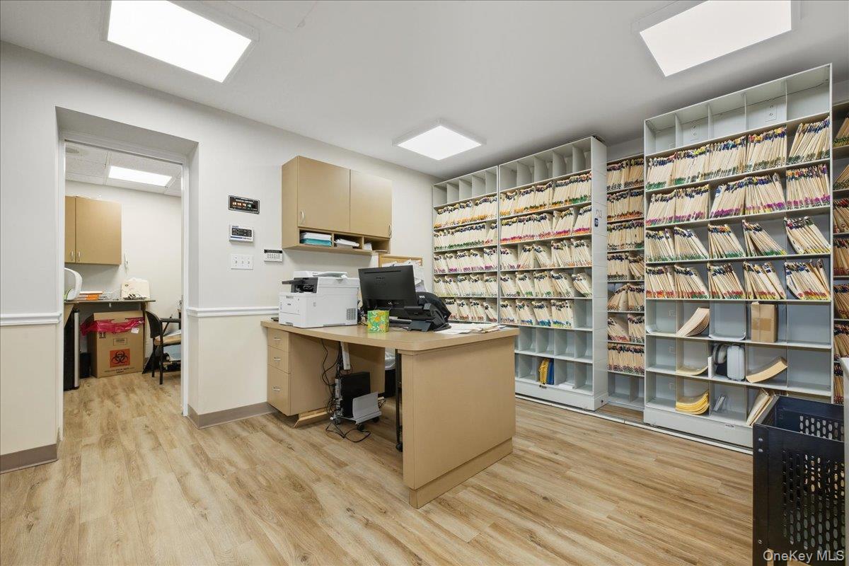 #12 photo, 21 Division Avenue, ナッソー郡 Levittown , NY 11756