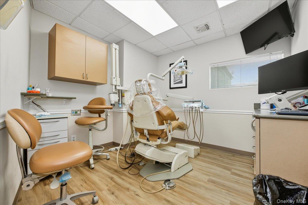 #14 photo, 21 Division Avenue, ナッソー郡 Levittown , NY 11756