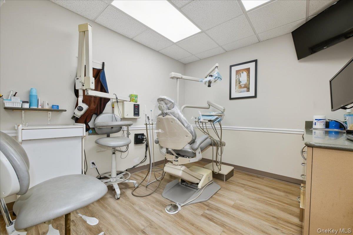 #15 photo, 21 Division Avenue, ナッソー郡 Levittown , NY 11756