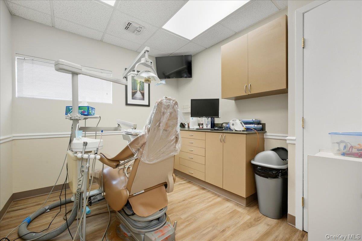 #16 photo, 21 Division Avenue, ナッソー郡 Levittown , NY 11756