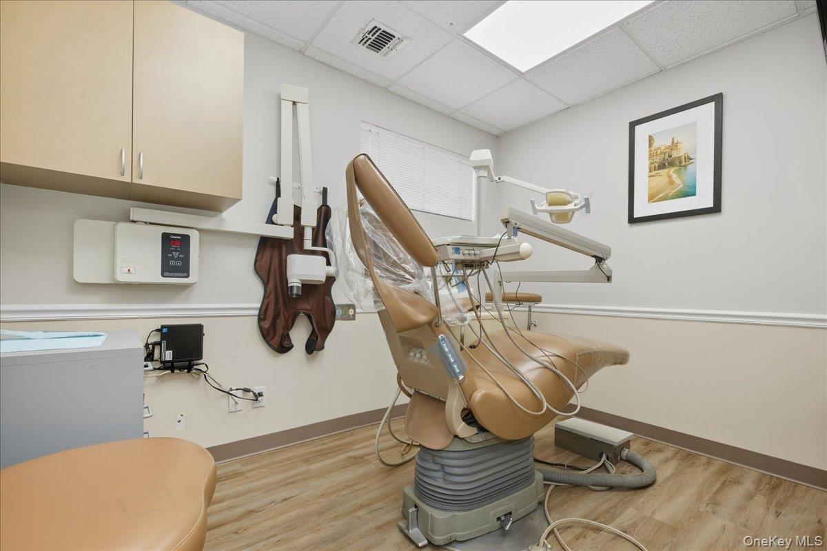 #17 photo, 21 Division Avenue, ナッソー郡 Levittown , NY 11756