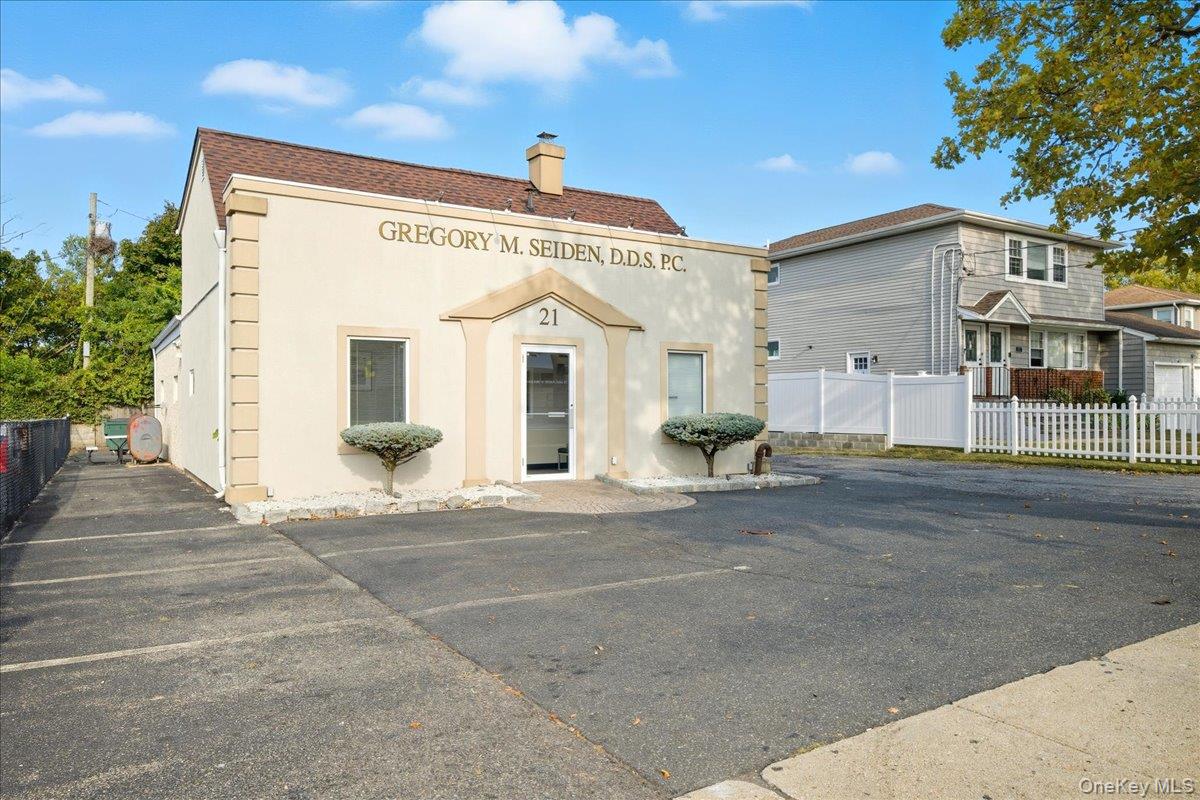 #2 photo, 21 Division Avenue, ナッソー郡 Levittown , NY 11756