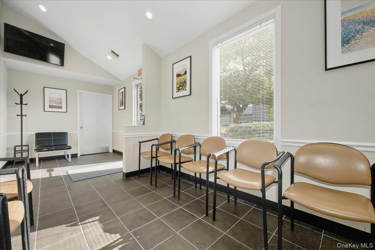 #8 photo, 21 Division Avenue, ナッソー郡 Levittown , NY 11756