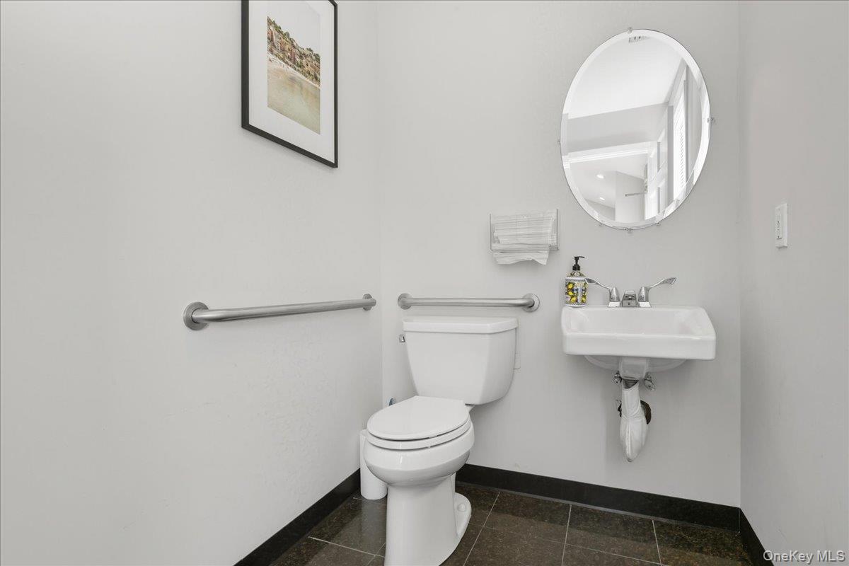 #9 photo, 21 Division Avenue, ナッソー郡 Levittown , NY 11756