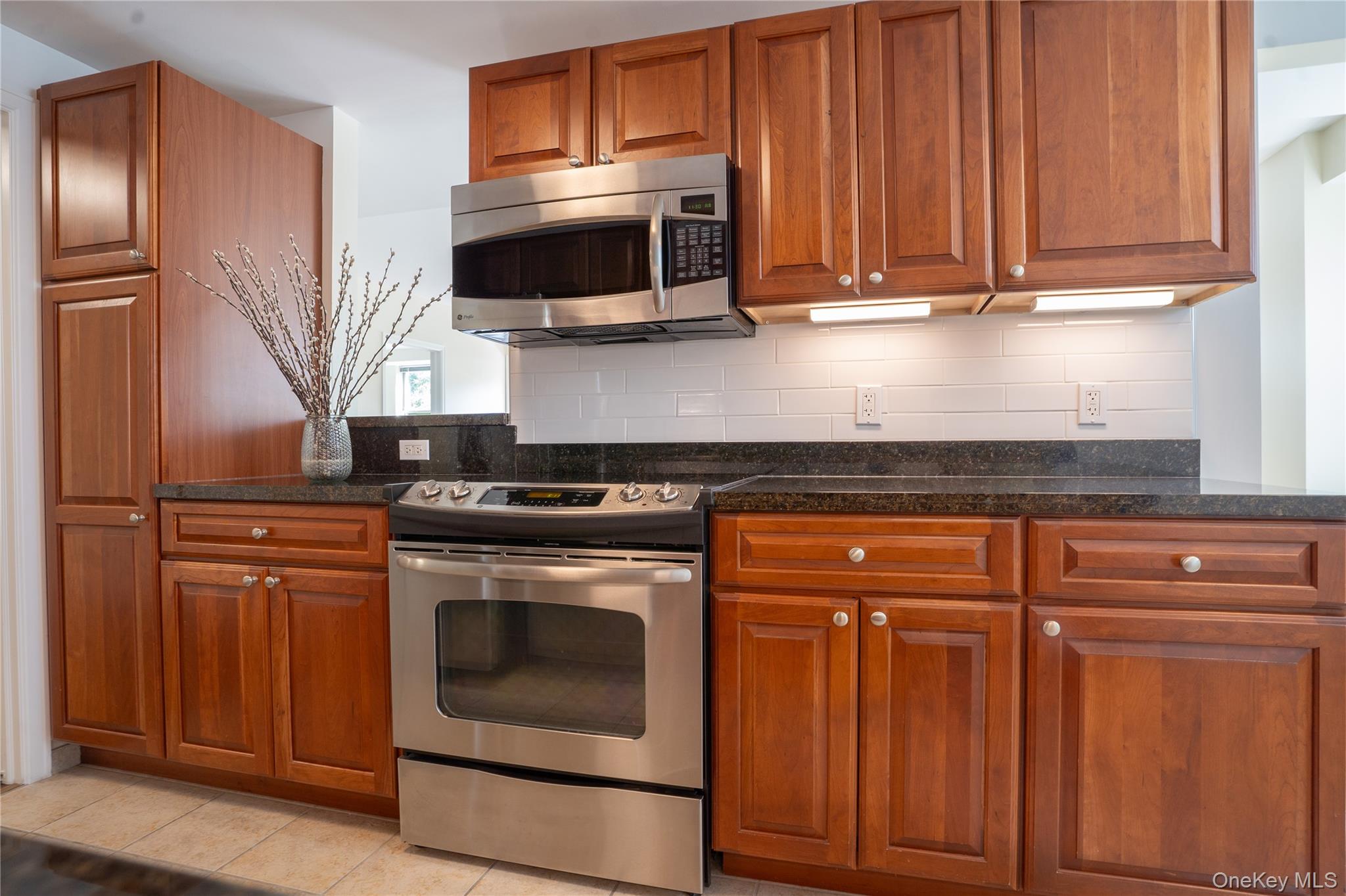 #19 photo, 300 East Overlook, Port Washington , NY 11050