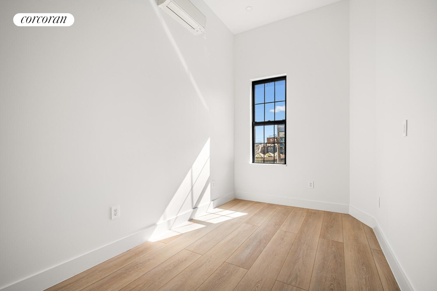 #5 photo, Brooklyn, East Williamsburg , NY 11206