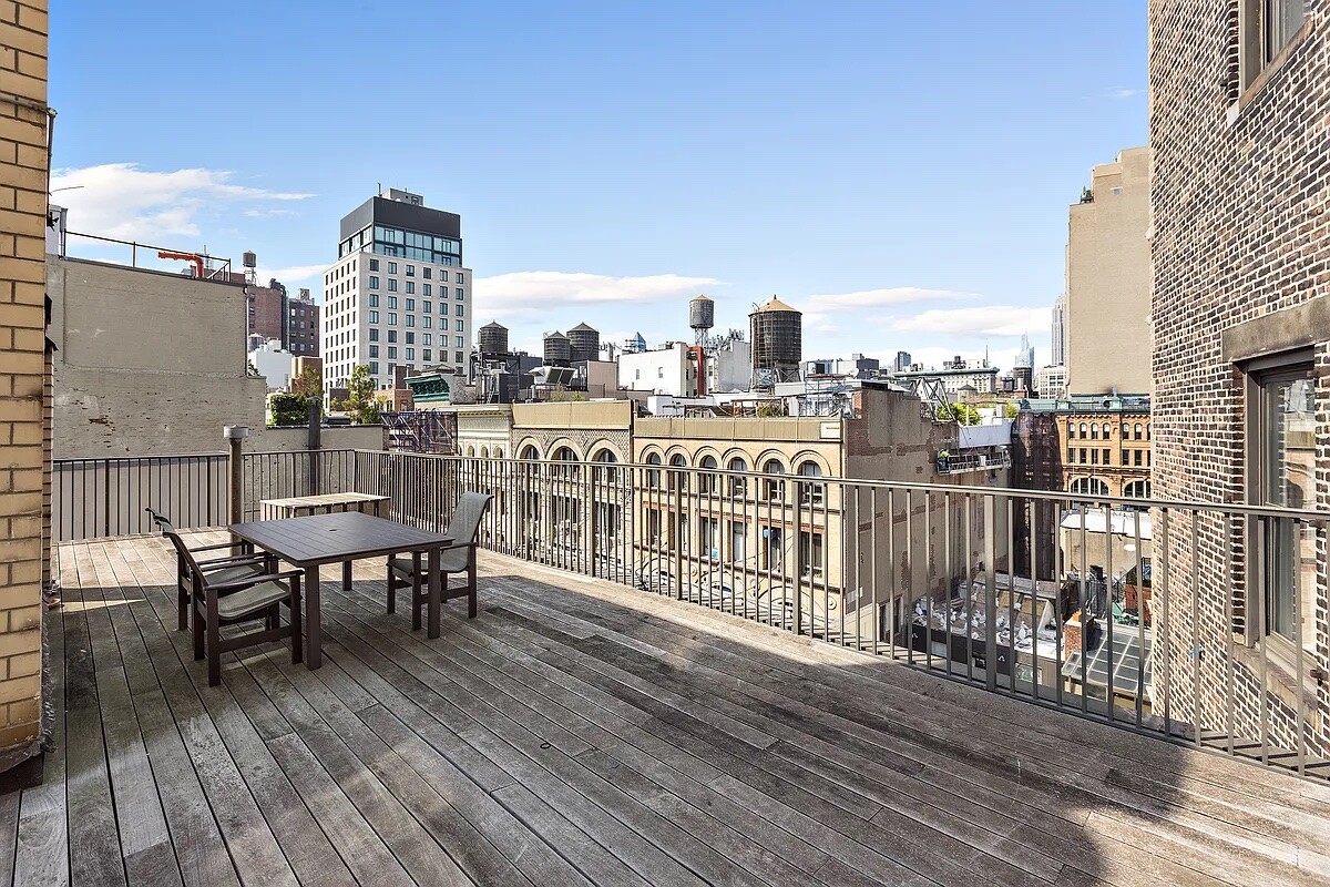 #16 photo, 44 E 12TH Street, マンハッタン Greenwich Village , NY 10003