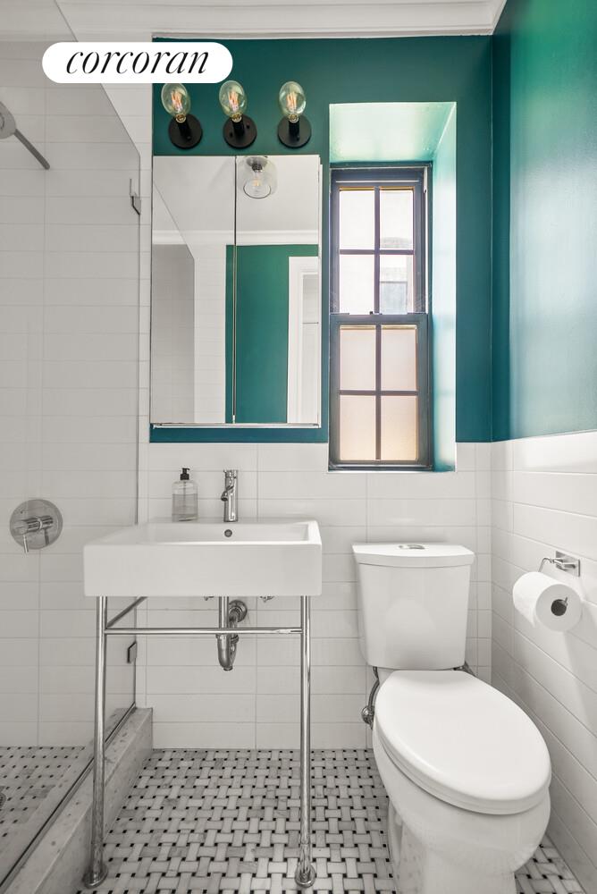 #6 photo, 24-51 38TH Street, クイーンズ区 Astoria , NY 11103