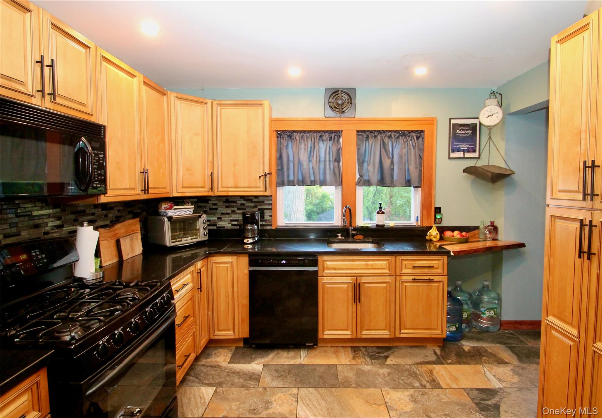 #6 photo, 610 Emerson Avenue, नासाउ काउंटी Baldwin , NY 11510