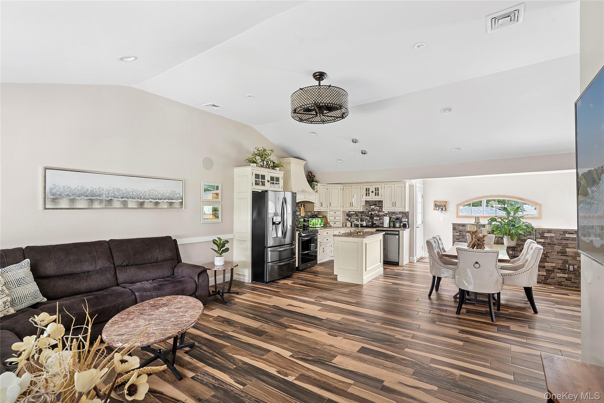 #3 photo, 53 Timber Drive, サフォーク郡 Calverton , NY 11933