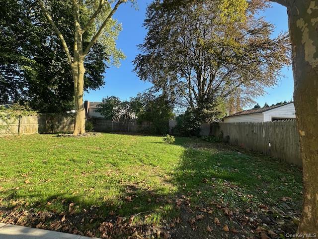 #17 photo, 12 Grafton Street, Greenlawn , NY 11740