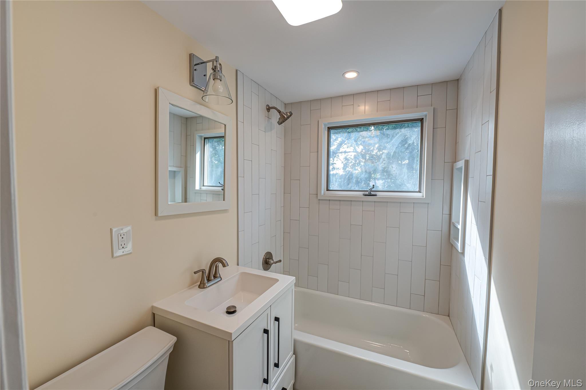 #17 photo, 40 Center Street, Ronkonkoma , NY 11779