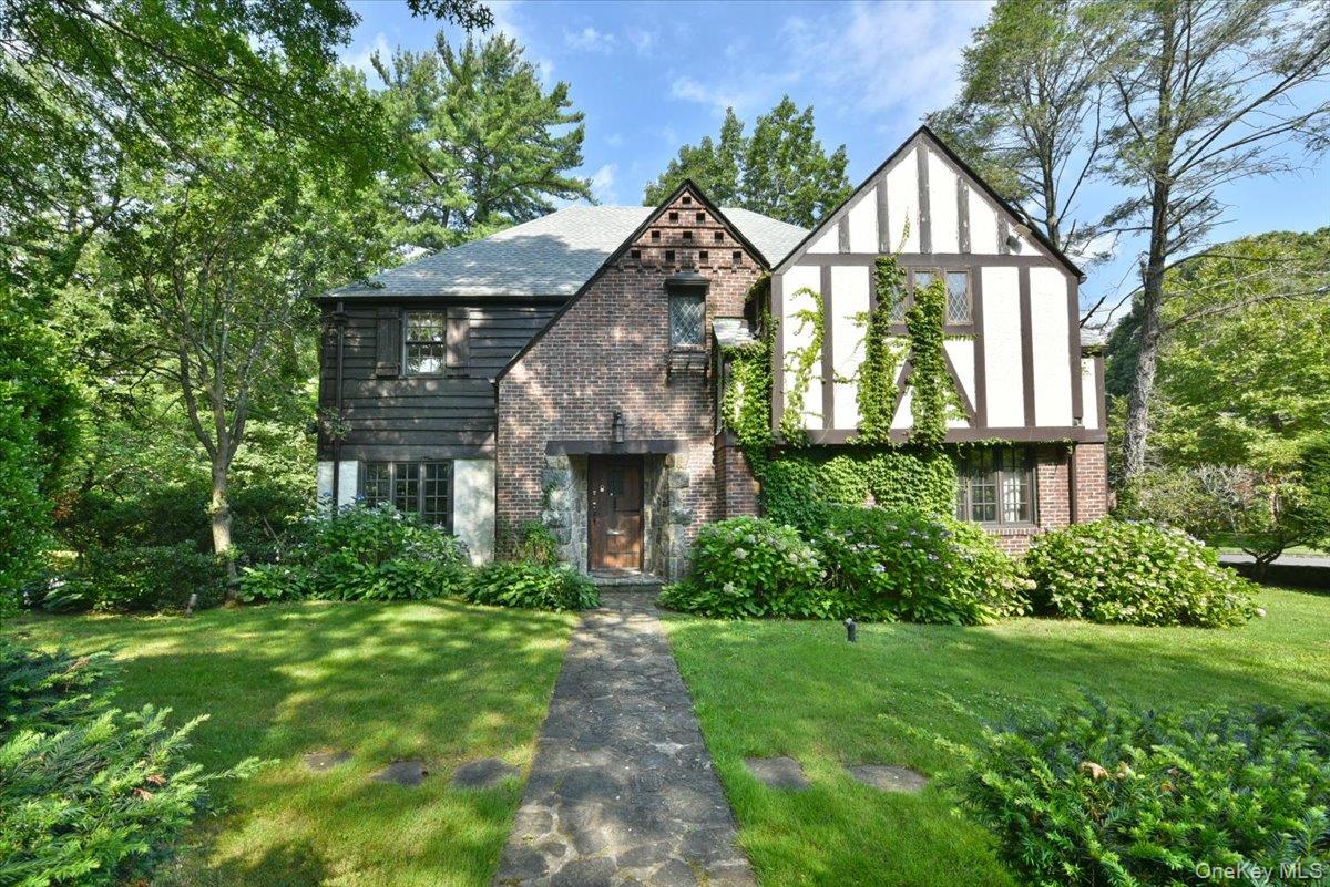 #1 photo, 1 Linford Road, Great Neck , NY 11021