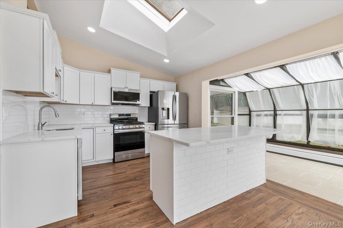 #8 photo, 6 Nowick Lane, Smithtown , NY 11787