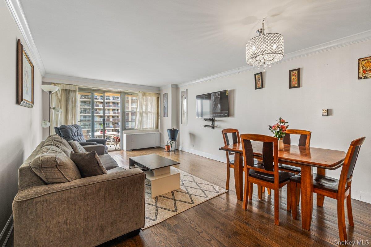 #9 photo, 18-05 215 Street, クイーンズ区 Bayside , NY 11360