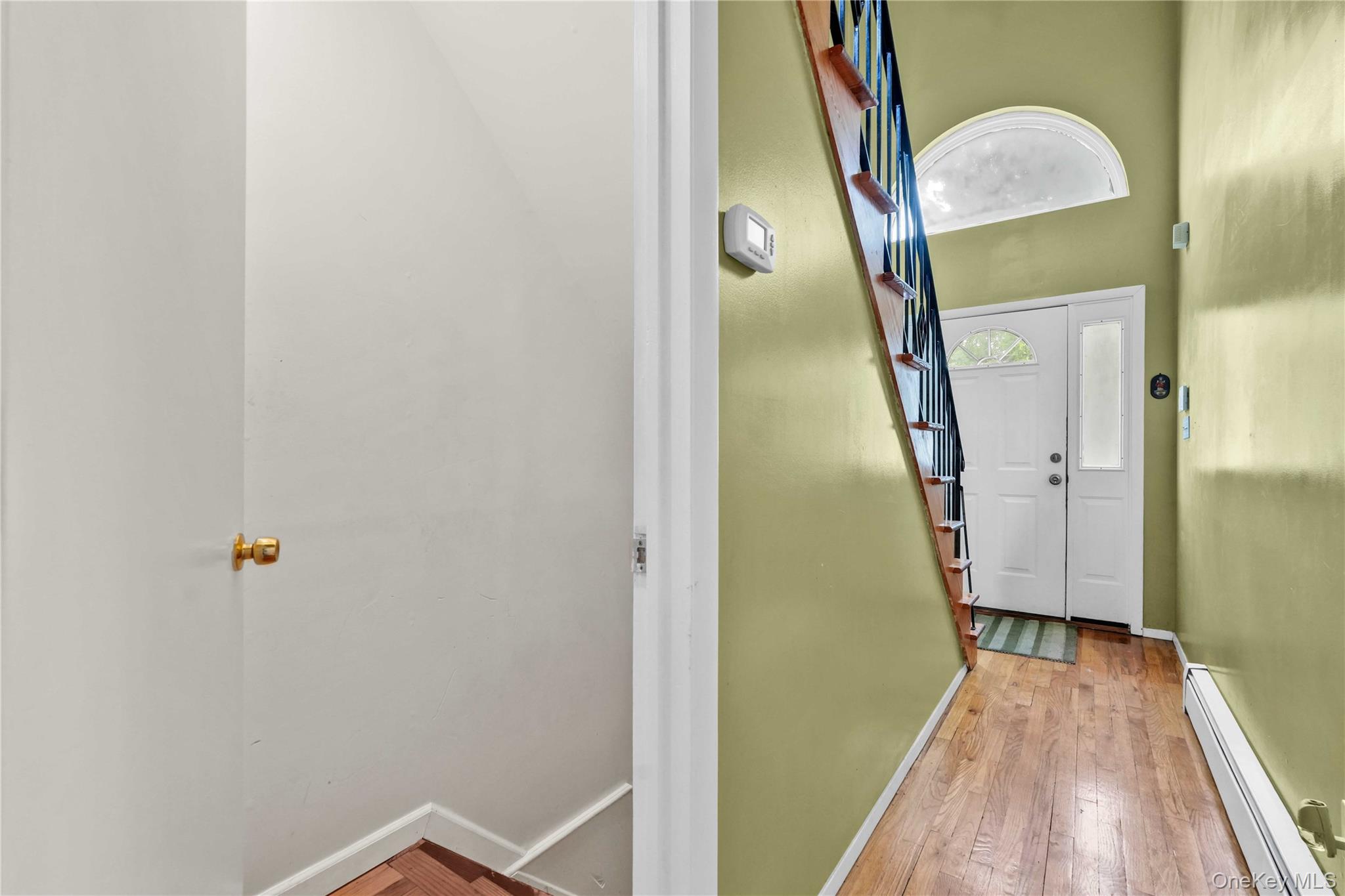 #13 photo, 402 Clinton Avenue, Rockville Centre , NY 11570