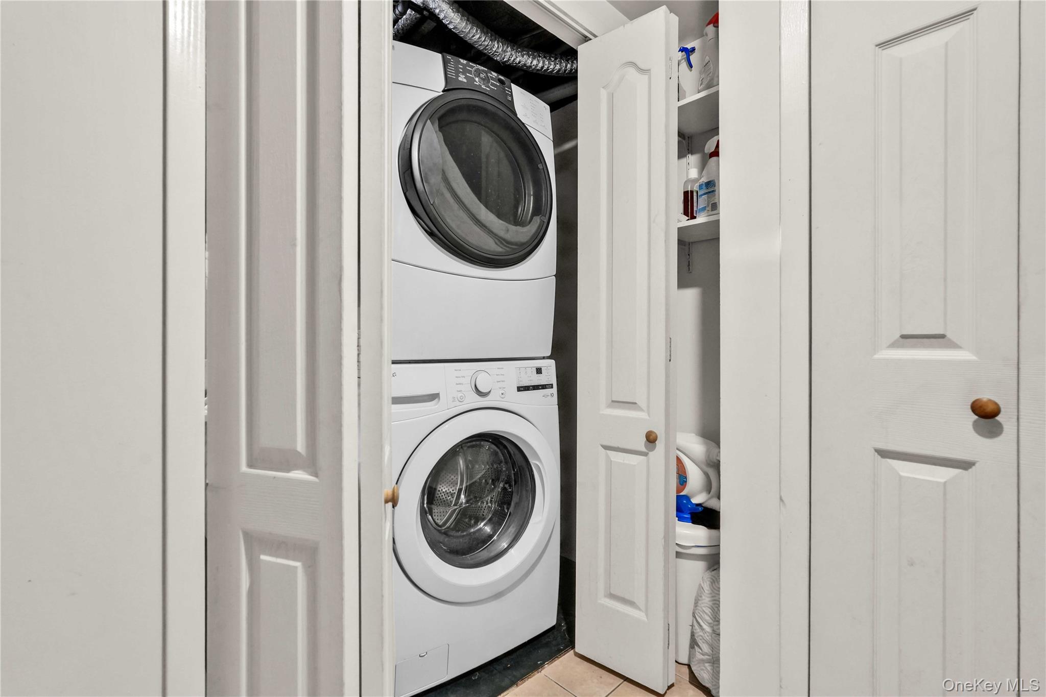 #17 photo, 402 Clinton Avenue, Rockville Centre , NY 11570