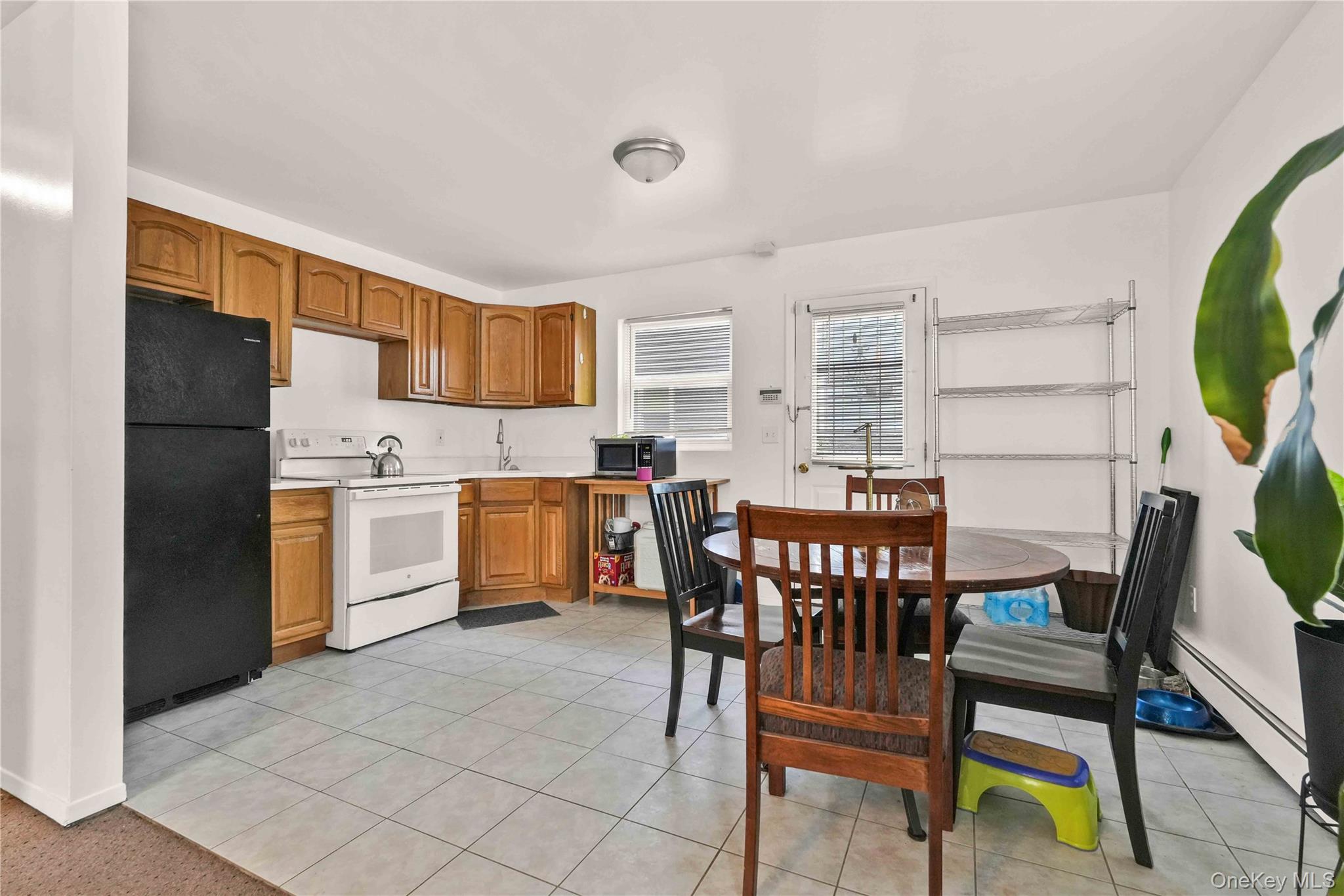 #19 photo, 402 Clinton Avenue, Rockville Centre , NY 11570