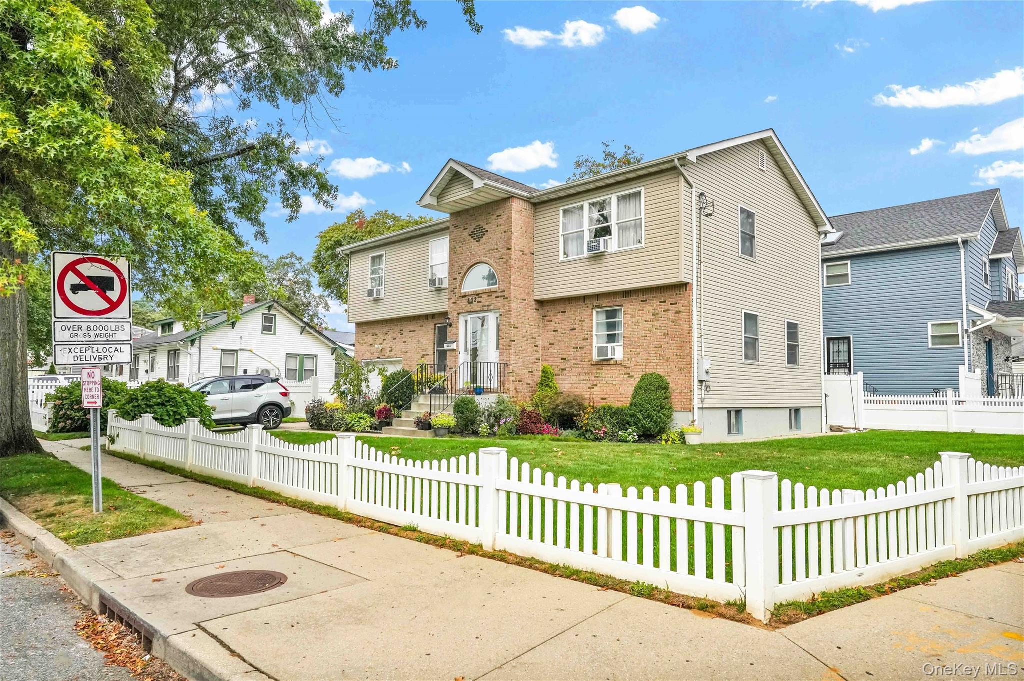 #2 photo, 402 Clinton Avenue, Rockville Centre , NY 11570