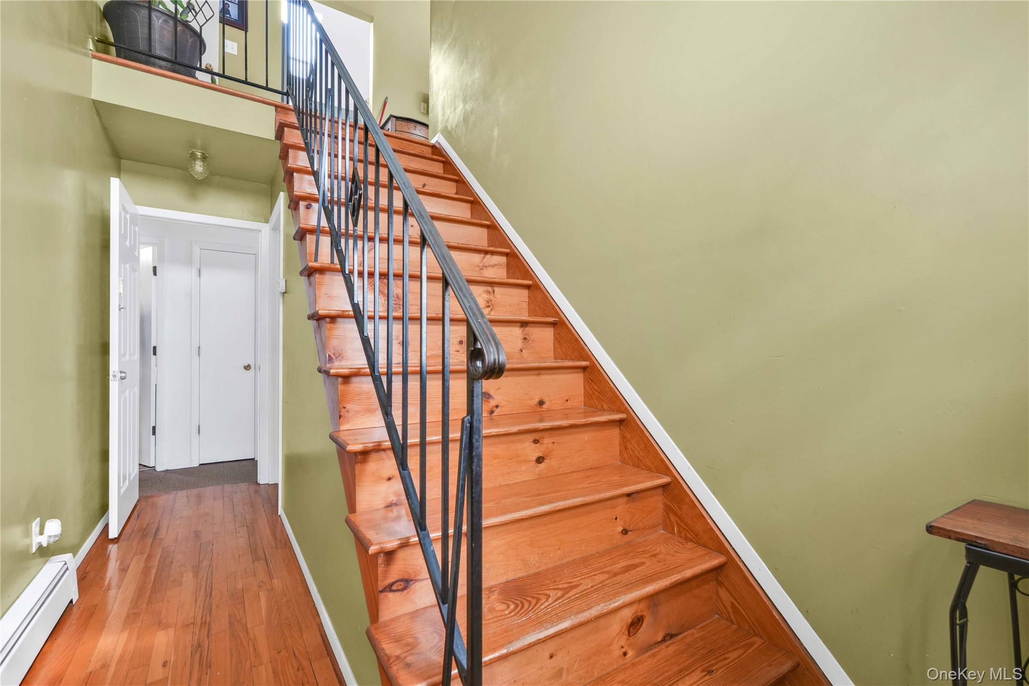 #3 photo, 402 Clinton Avenue, Rockville Centre , NY 11570