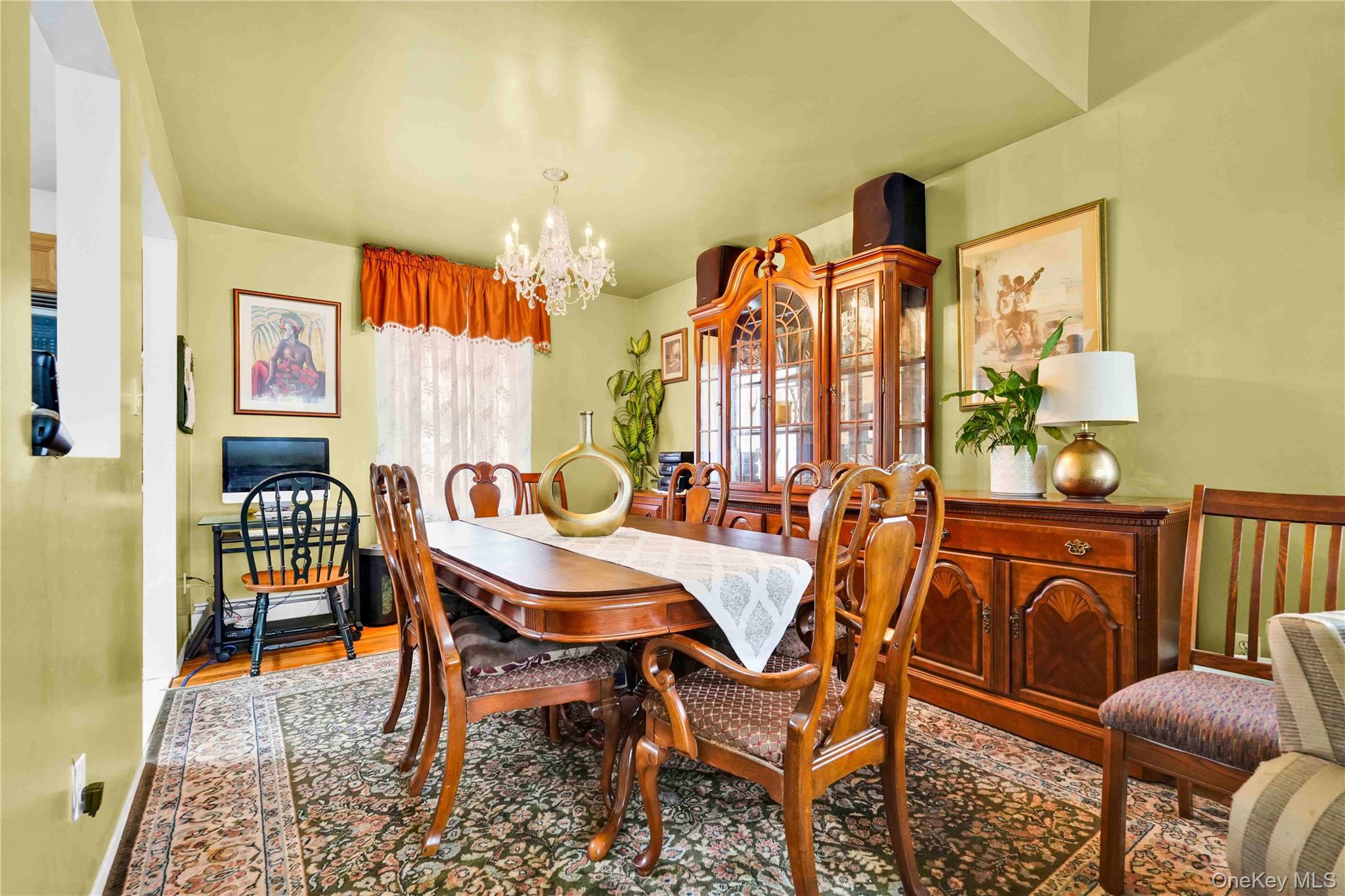 #5 photo, 402 Clinton Avenue, Rockville Centre , NY 11570