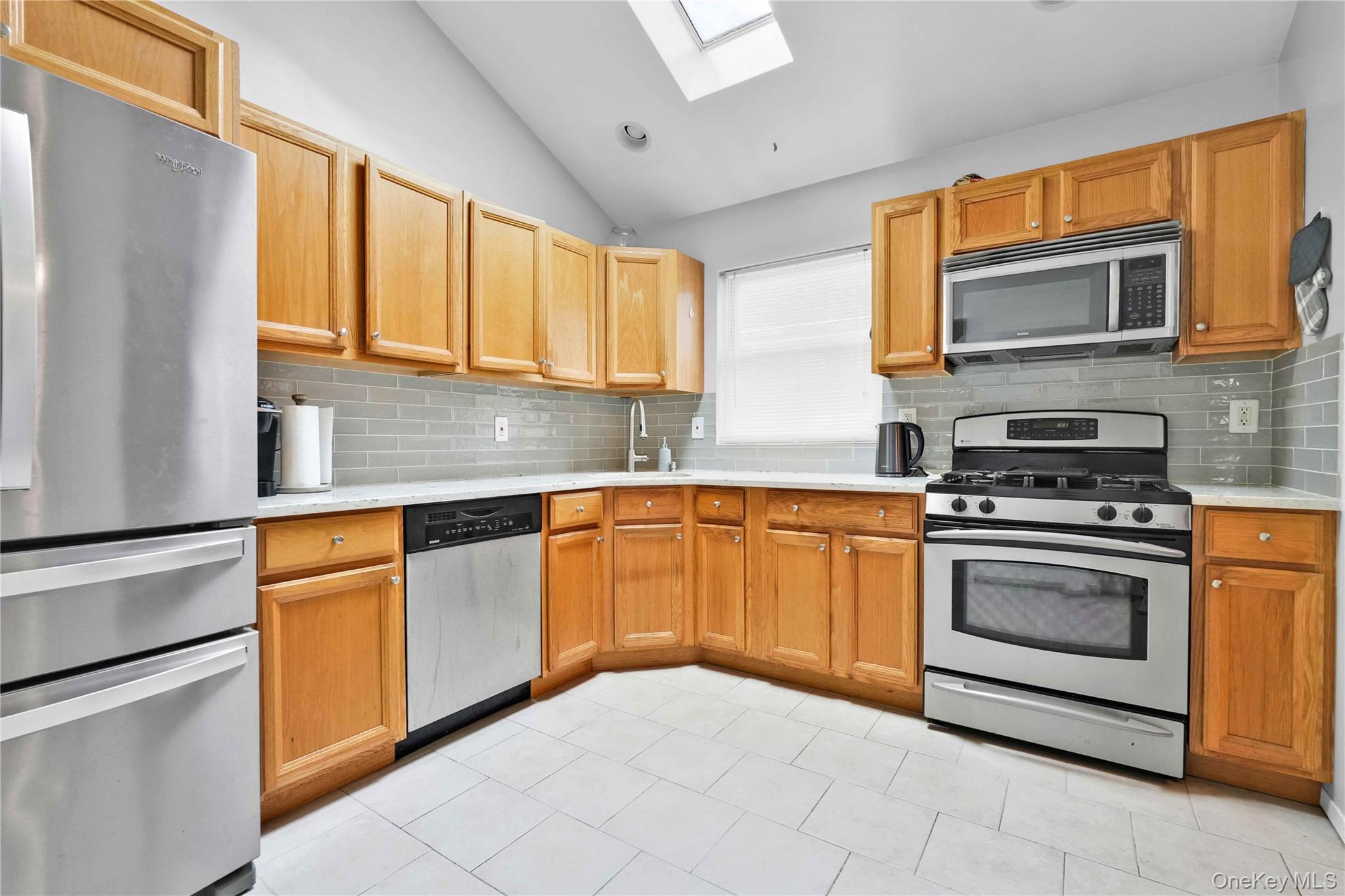 #7 photo, 402 Clinton Avenue, Rockville Centre , NY 11570