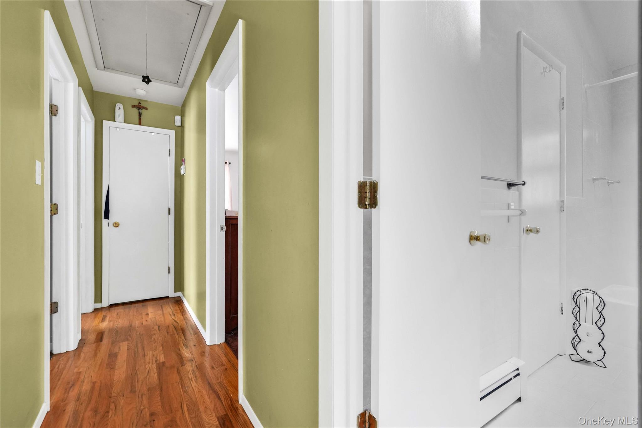 #8 photo, 402 Clinton Avenue, Rockville Centre , NY 11570