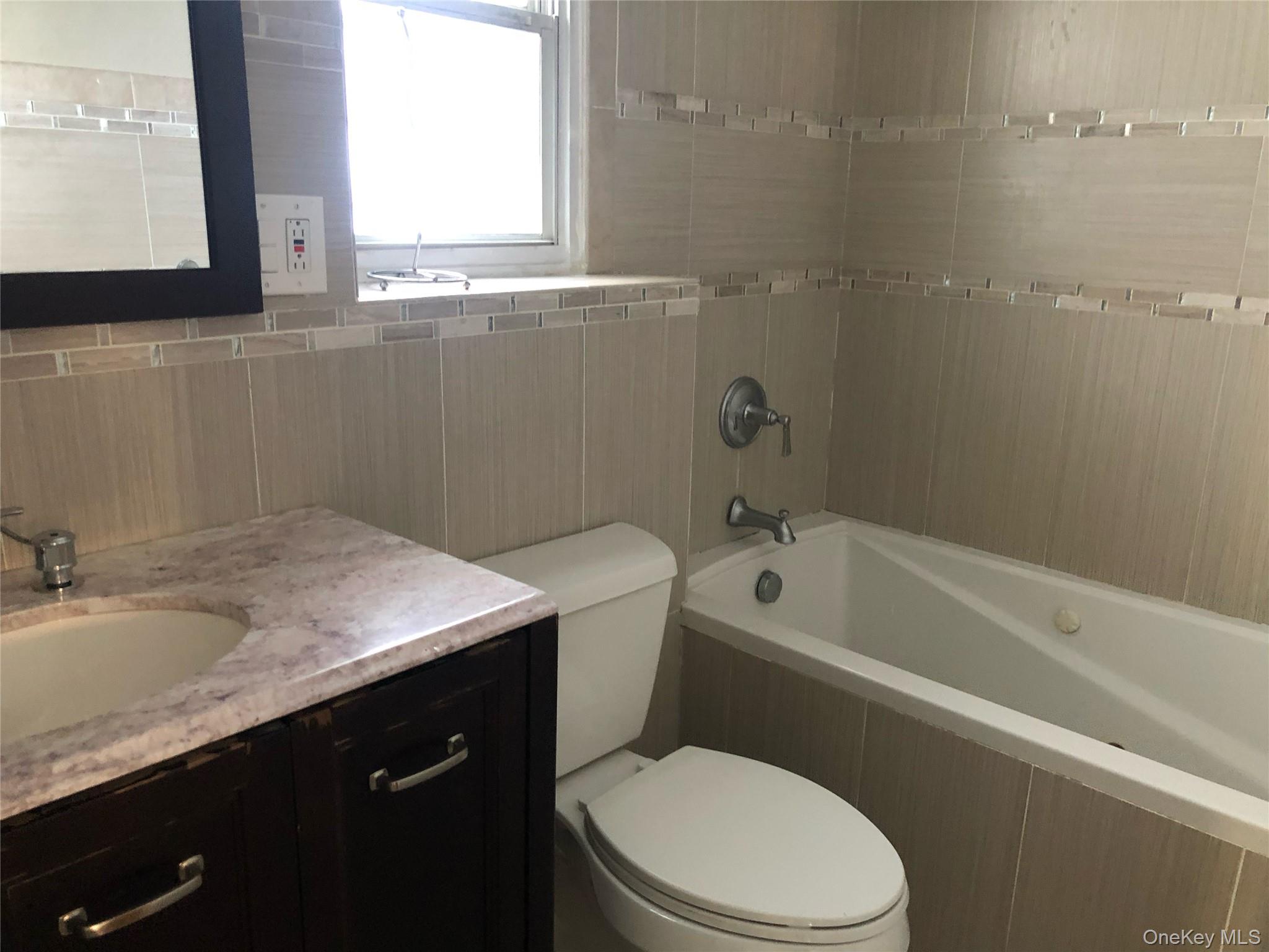 #12 photo, 32-23 Plunkett Avenue, クイーンズ区 Far Rockaway , NY 11691