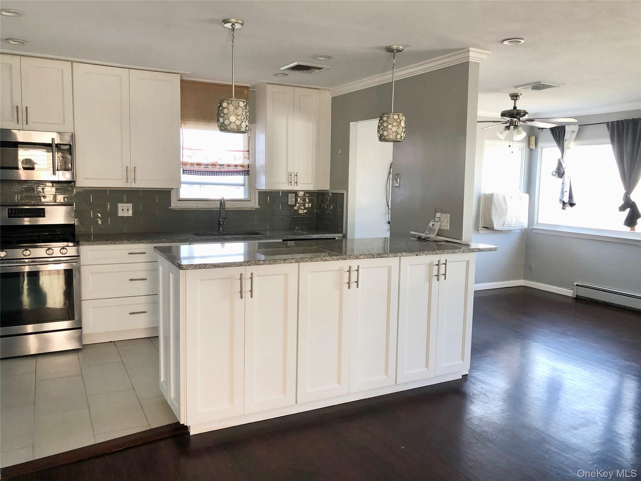 #4 photo, 32-23 Plunkett Avenue, クイーンズ区 Far Rockaway , NY 11691