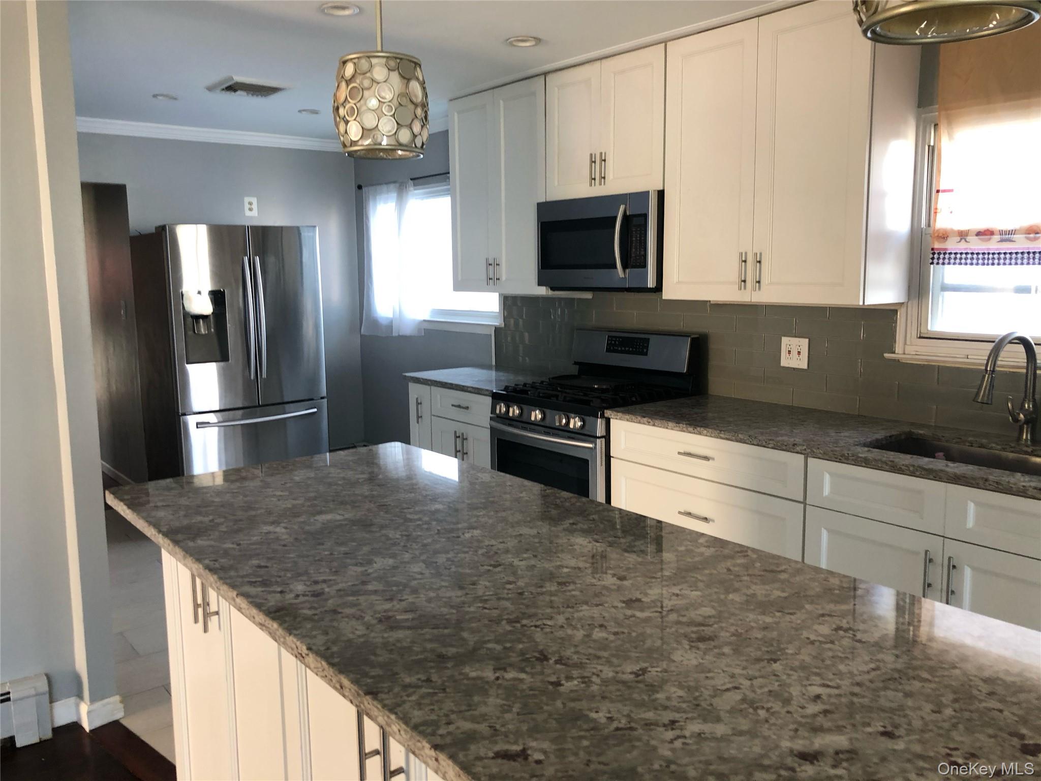 #5 photo, 32-23 Plunkett Avenue, クイーンズ区 Far Rockaway , NY 11691