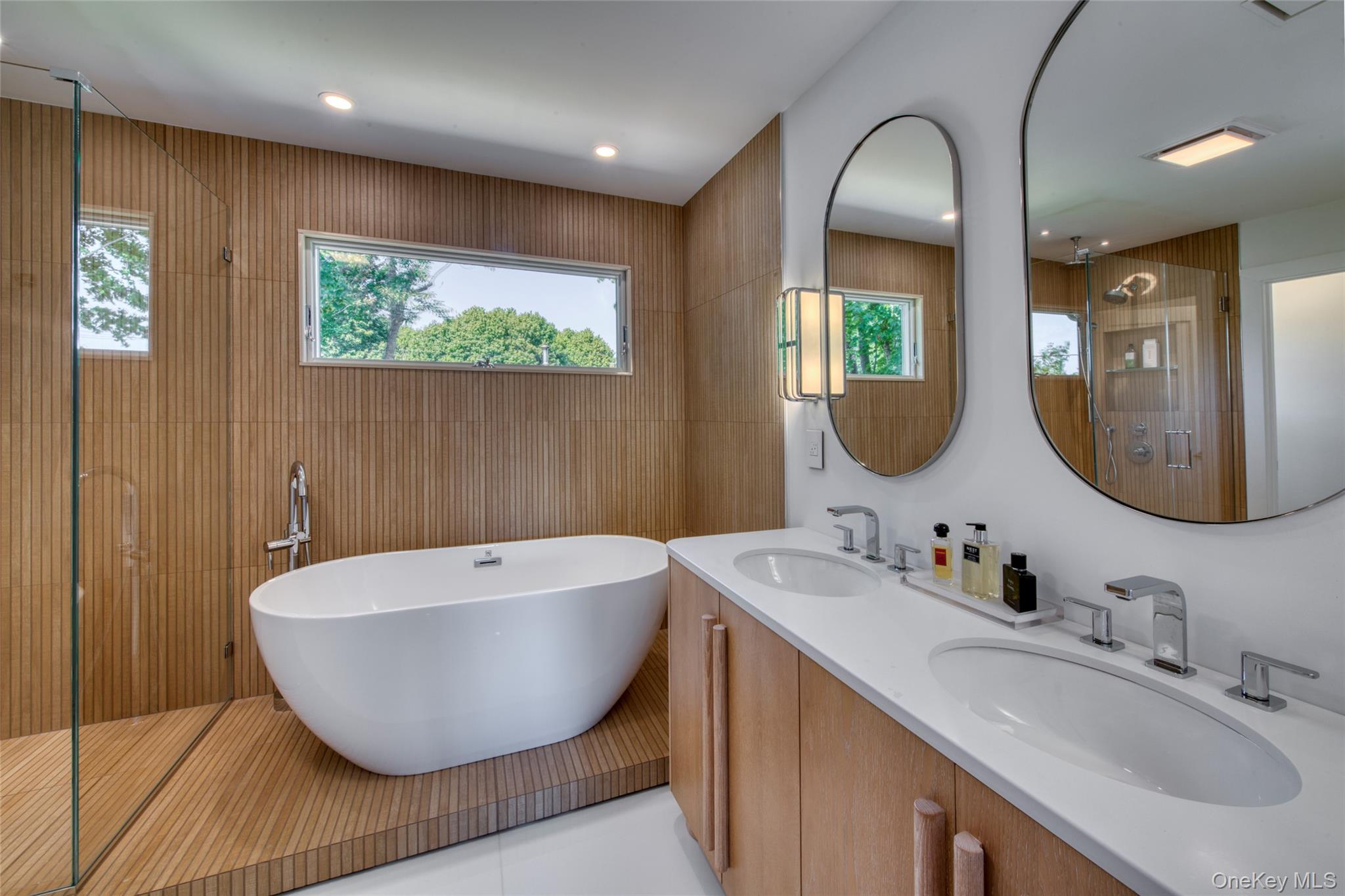 #18 photo, 980 Manhanset Avenue, Greenport , NY 11944