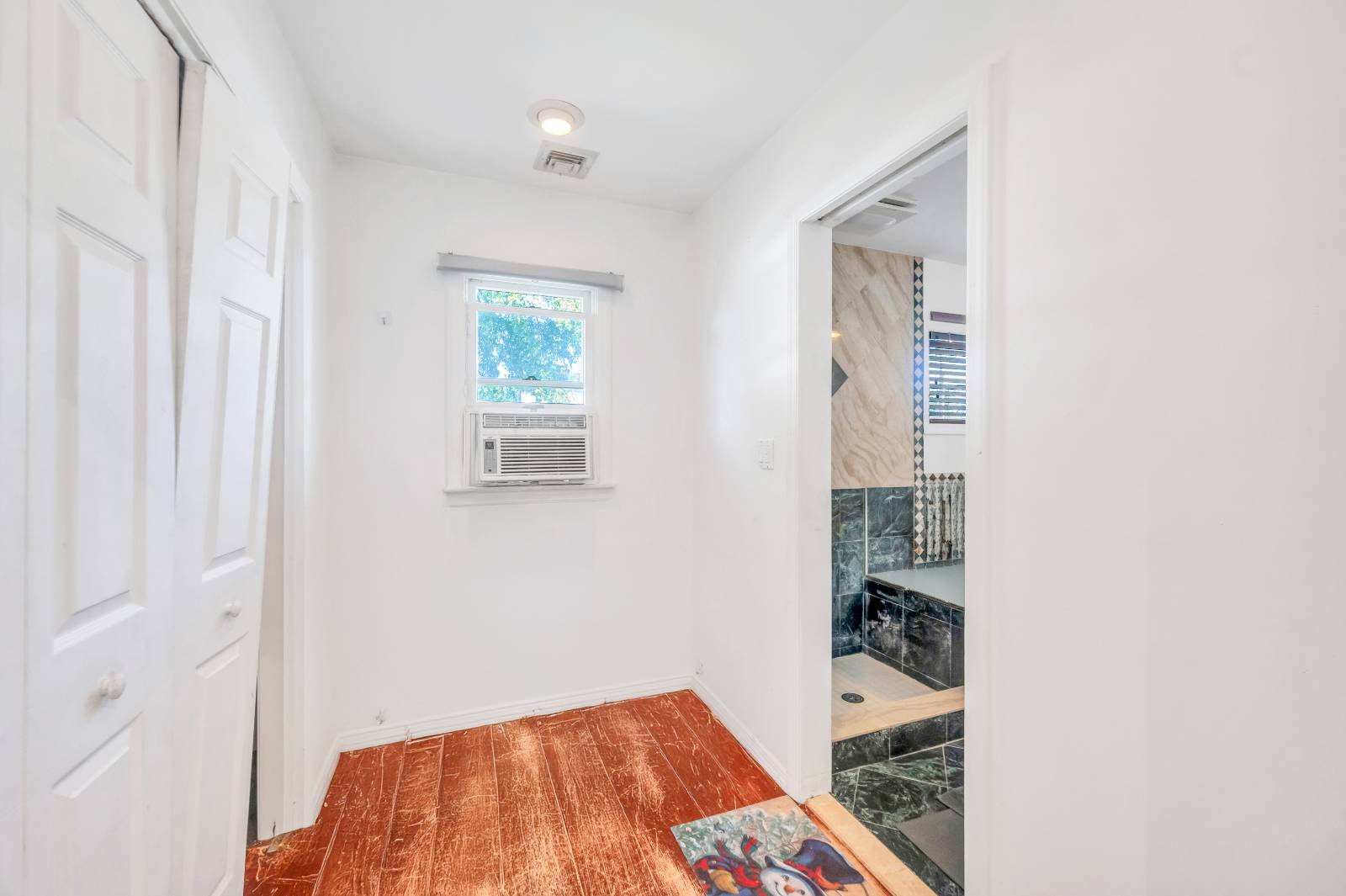 #15 photo, 6 Regal Lane, Levittown , NY 11756