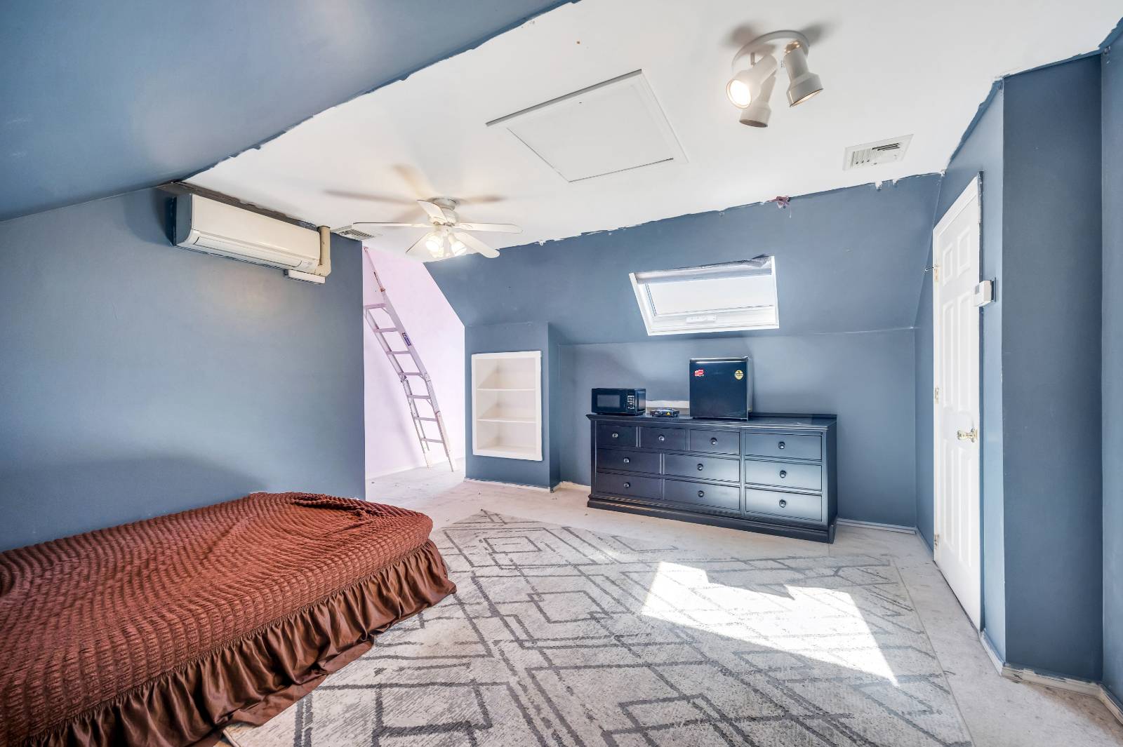 #19 photo, 6 Regal Lane, Levittown , NY 11756